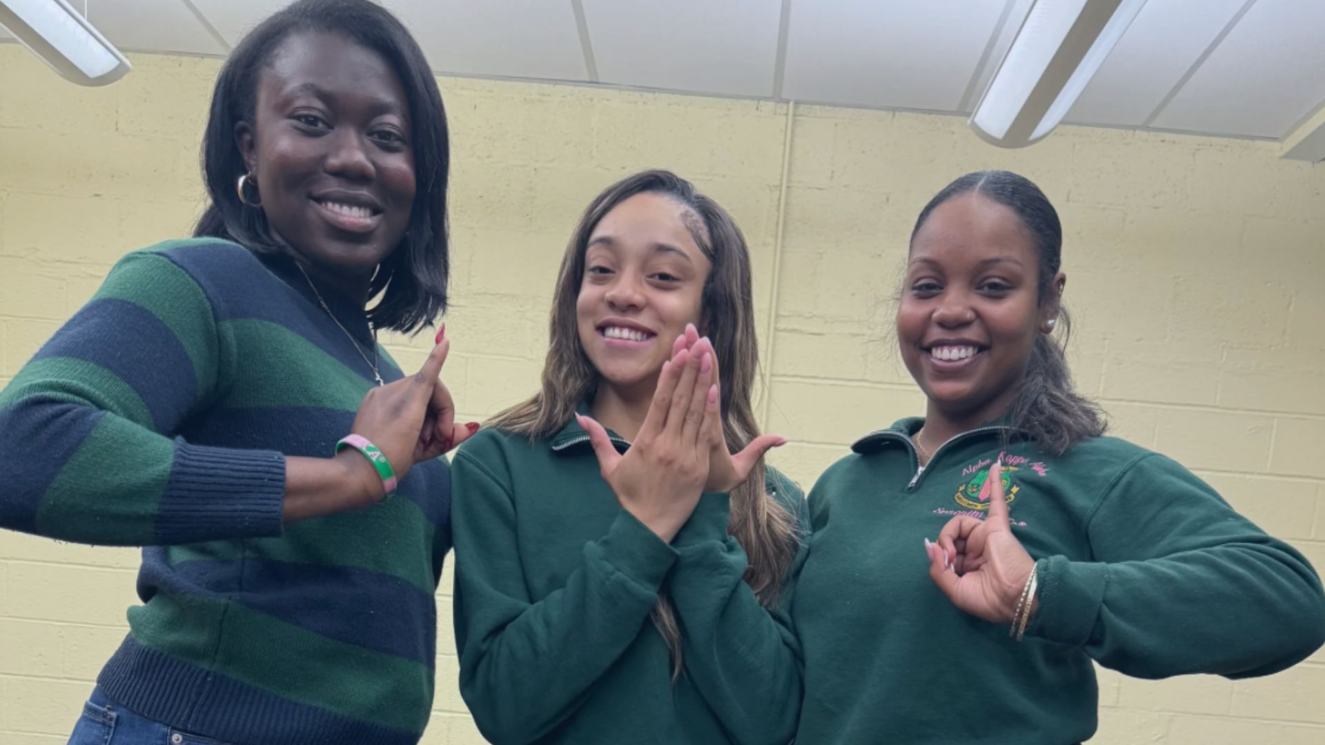 Alpha Kappa Alpha Sorors Pack 150 Hunger Relief Bags in Saint Louis